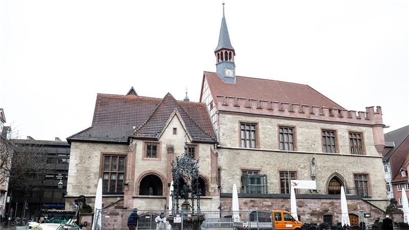 Das Alte Rathaus in Göttingen ist vom Holzwurm befallen und muss für etwa vier Wochen schließen, damit der Schädling bekämpft werden kann. (Archivbild)
