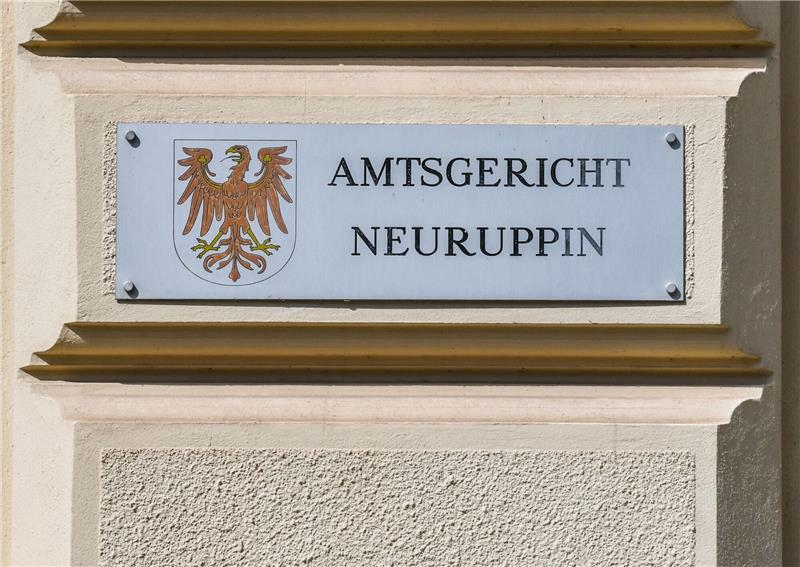 Jugendliche sollen Weihnachtsmarkt-Anschlag geplant haben Das Amtsgericht Neuruppin hat einen Haftbefehl gegen einen 16-Jährigen wegen des Verdachts der Planung eines gemeinschaftlichen Terroranschlags erlassen.