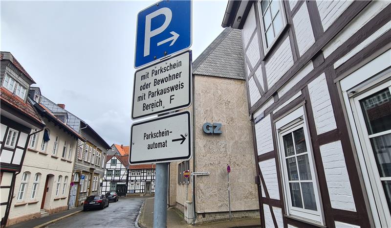 Anwohnerparken könnte in drei Jahren um 400 Prozent steigen Das Anwohnerparken soll bis 2028 in mehreren Schritten teurer werden.