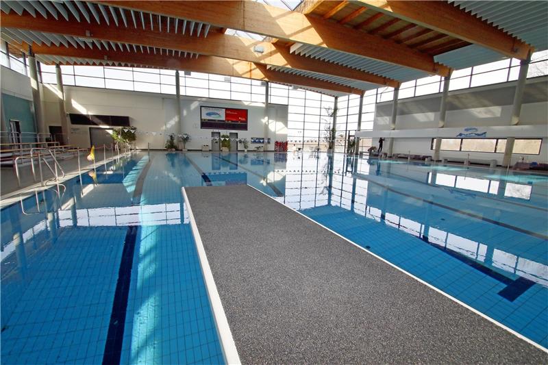 Das Aquantic-Hallenbad öffnet in Zukunft am ersten Montag jedes Monats ab 20 Uhr nur für Frauen. Foto: Epping