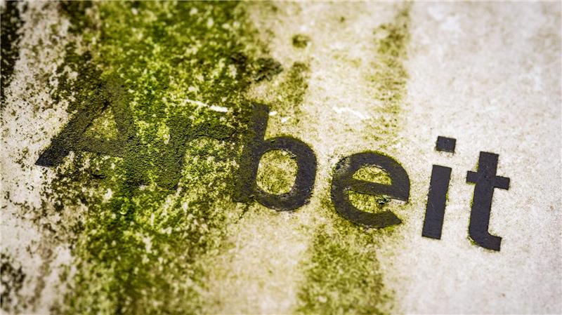 Das Arbeitsmarktbarometer des Instituts für Arbeitsmarkt- und Berufsforschung (IAB) ist zum siebten Mal in Folge gesunken (Symbolbild).