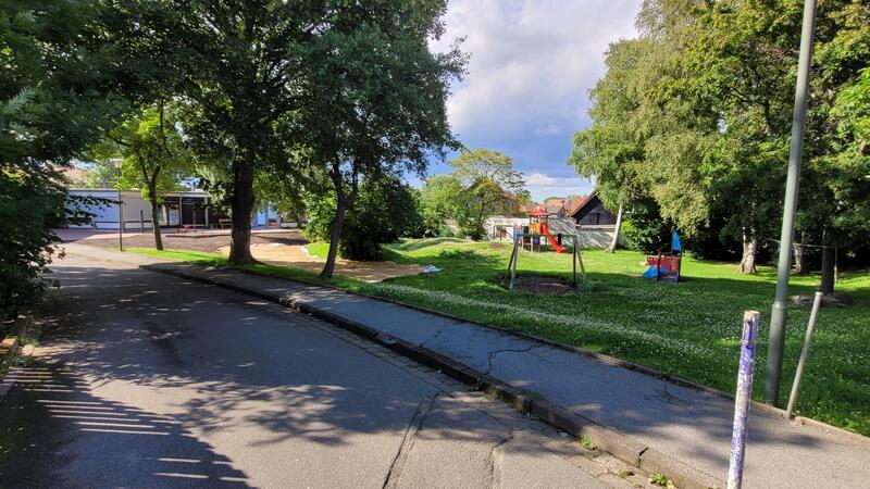 Das Außengelände der Kita Bündheim erhält unter anderem neue Spielgeräte und einen Matschplatz.