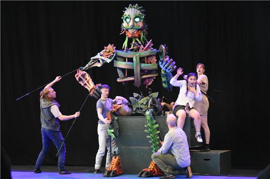 Das Autin Dance Theater aus Birmingham faszinierte mit seiner überlebensgroßen Marionette.