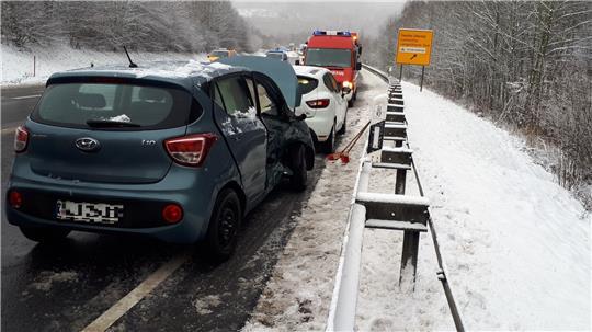 Das Auto der 19-Jährigen ist ein Totalschaden. Foto: Feuerwehr Langelsheim