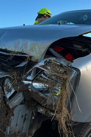 Liebenburg: Frau schleudert in Straßengraben und wird schwer verletzt Das Auto ist in einem Graben zum Stehen gekommen.