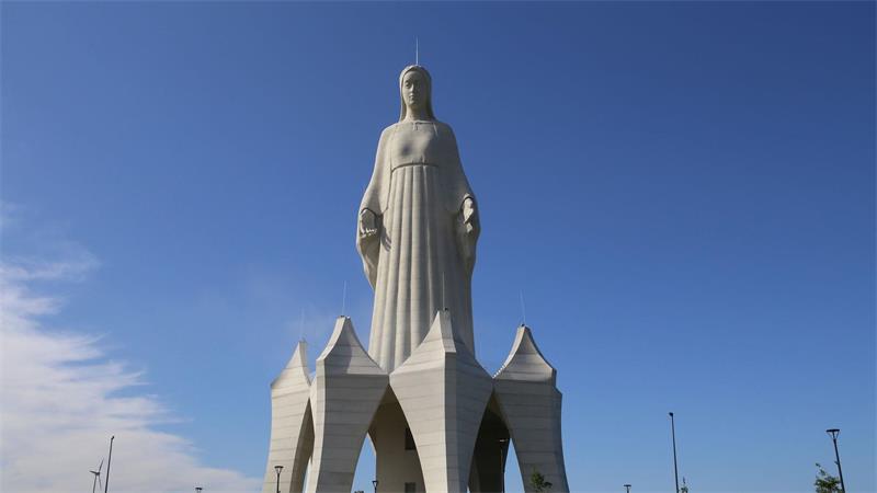 Riesige Marienstatue in Polen soll Pilger anziehen Das Bauwerk hat eine Gesamthöhe von mehr als 55 Metern.