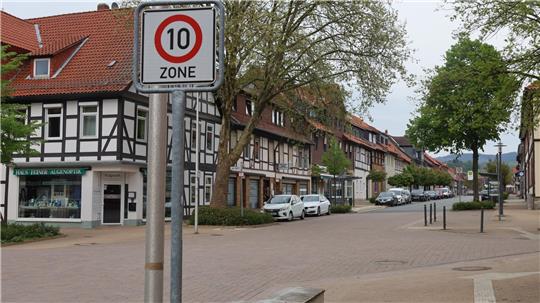 Das Berliner Oberverwaltungsgericht hat die Tempo-10-Zonen für unzulässig erklärt. In Seesen gibt es sie seit 2015 und müssen nun abgeschafft werden.