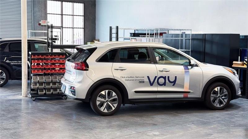 Das Berliner Start-up Vay Technology rüstet in Las Vegas Elektroautos von Kia für den Fernsteuer-Betrieb auf.