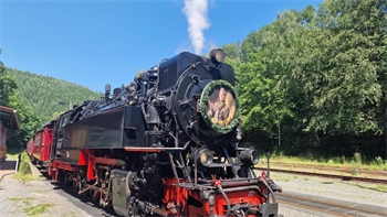 Das Bild von Julian Stoeckel schmückt die Spitze der Schmalspurbahn.