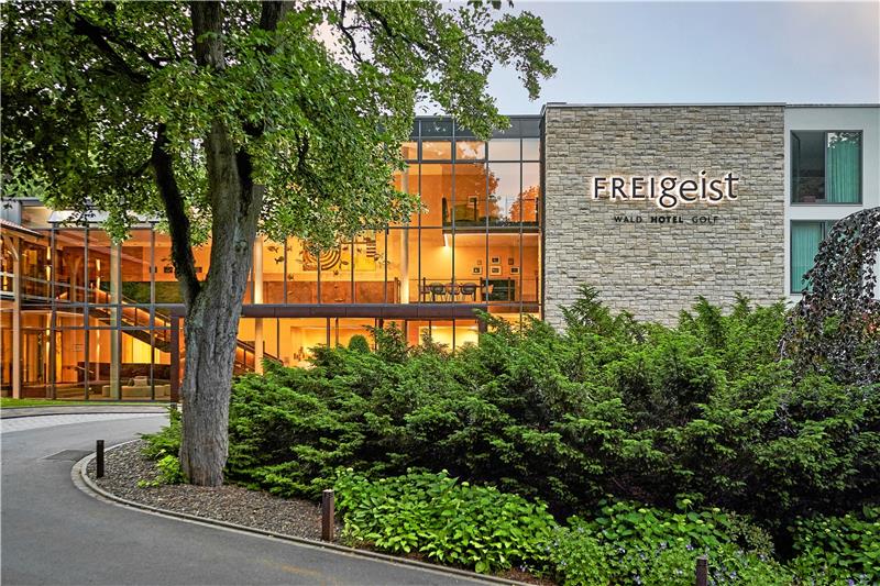 Das Bild zeigt die Außenansicht des Freigeist-Hotels in Northeim mit seinem Restaurant „Waldwerk“. Foto: Freigeist-Hotels