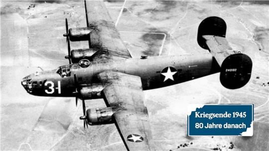 Das Bild zeigt einen Langstreckenbomber vom Typ Consolidated B-24 Liberaler, den die Alliierten im Weltkrieg einsetzten.