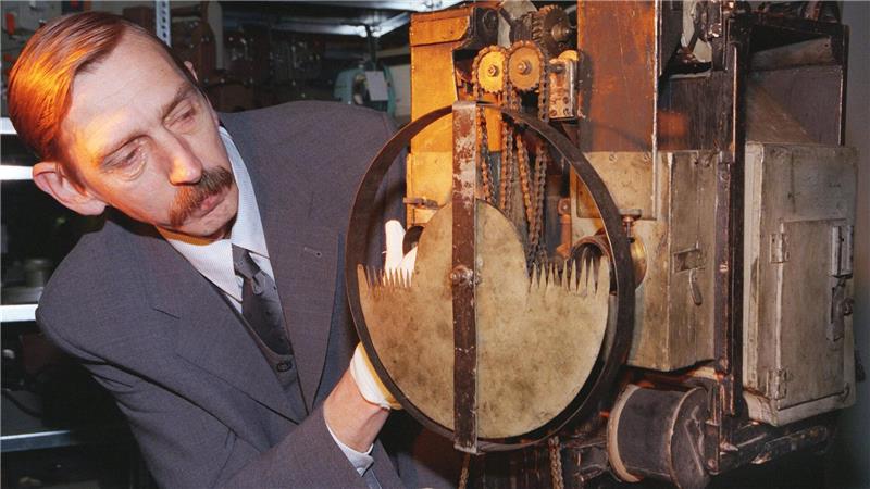 Das Bioskop, eine technische Neuerung, spielte zwei Filmstreifen abwechselnd und projizierte sie so auf die Leinwand. (Archivbild)