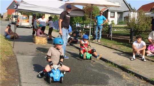 Das Bobbycar-Rennen bietet traditionell den letzten Programmpunkt im Liebenberger Ferienpass.