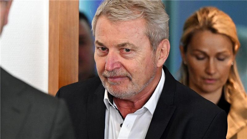 Das Bonner Landgericht hat Winterhoff zu einer Freiheitsstrafe von neun Monaten auf Bewährung verurteilt.