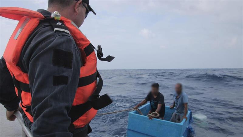 Mexiko: Fischer überleben fünf Tage in Kühlbox auf dem Meer Das Boot der Fischer war zuvor von einer Welle erfasst worden.