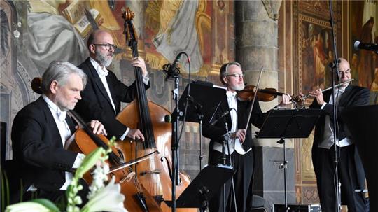 Das Bremer Kaffeehausorchester sorgt für die Musik beim Karl-Wiehenkel-Konzert in der Kaiserpfalz.