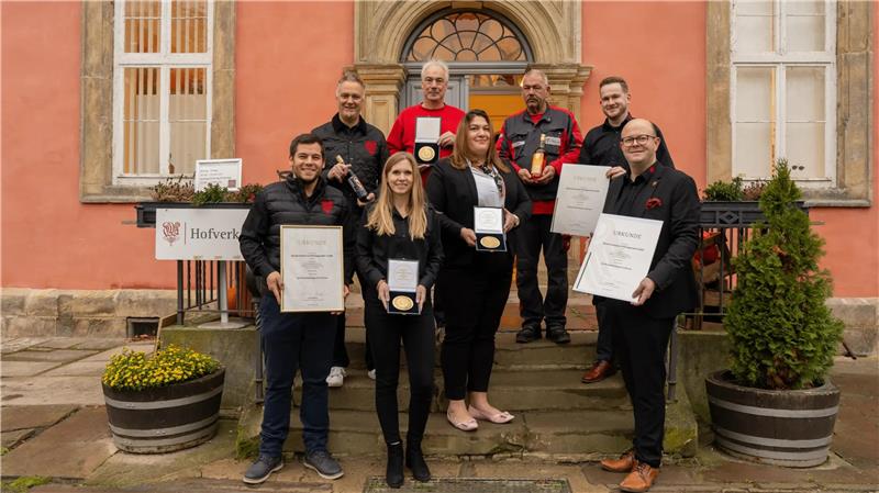 Klosterbrennerei: Doppelter Triumph Das Brennerei-Team freut sich über die Auszeichnungen.
