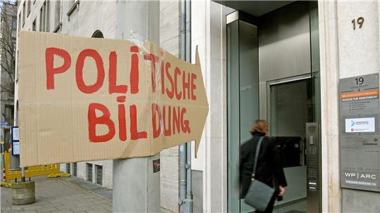 Das Budget der Landeszentrale für politische Bildung soll mehr als verdoppelt werden. (Archivbild)