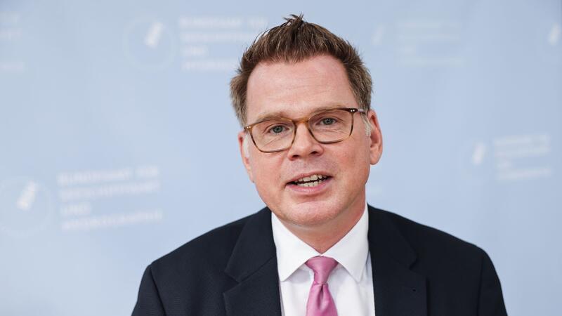 Das Bundesamt für Seeschifffahrt und Hydrographie beobachtet keine erhöhte Häufigkeit von Sturmfluten aufgrund der Klimaerwärmung. 