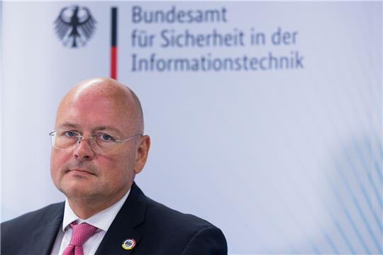 Das Bundesamt für Sicherheit in der Informationstechnik (BSI) bekommt eine neue Leitung - Arne Schönbohm muss gehen.