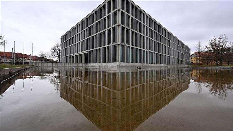 Das Bundesarbeitsgericht hat bereits in mehreren Grundsatzurteilen zum Tragen eines Kopftuchs am Arbeitsplatz entschieden. (Archivbild)