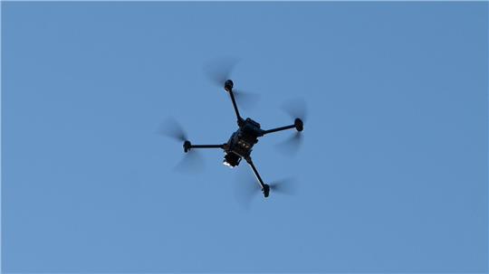 Das Bundeskriminalamt (BKA) registriert seit Januar 2025 immer wieder verdächtige Drohnensichtungen in Deutschland. (Symbolbild)