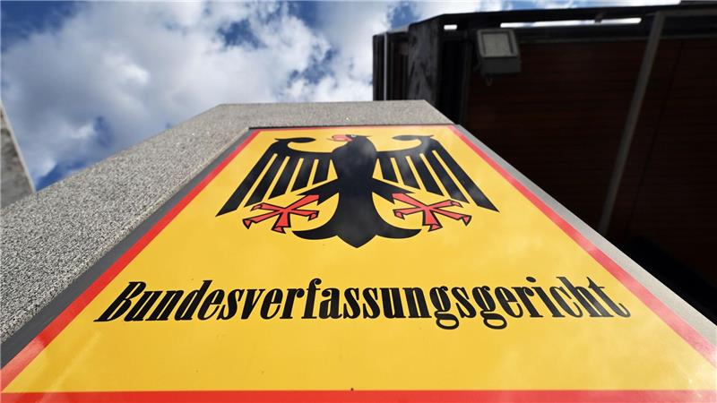 Verfassungsgericht mahnt Politik bei Asyl-Grundleistungen Das Bundesverfassungsgericht prüft auf Antrag, ob bestimmte Regelungen mit dem Grundgesetz vereinbar sind. (Archivbild)
