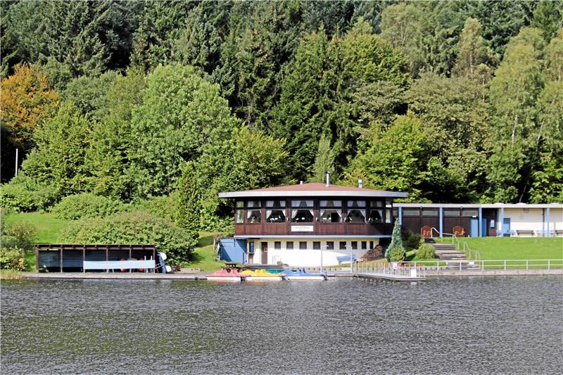 Das Café am Kuttelbacher Teich soll saniert werden, fordert FDP-Ortsratsmitglied Hans Heinrich Wiebe.  Archivfoto: Sowa