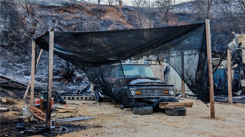 Feuer bei Los Angeles weiter eingedämmt - Rückkehr erlaubt Das „Canyon Fire“ zerstörte nach Angaben der Behörden mindestens sieben Gebäude.