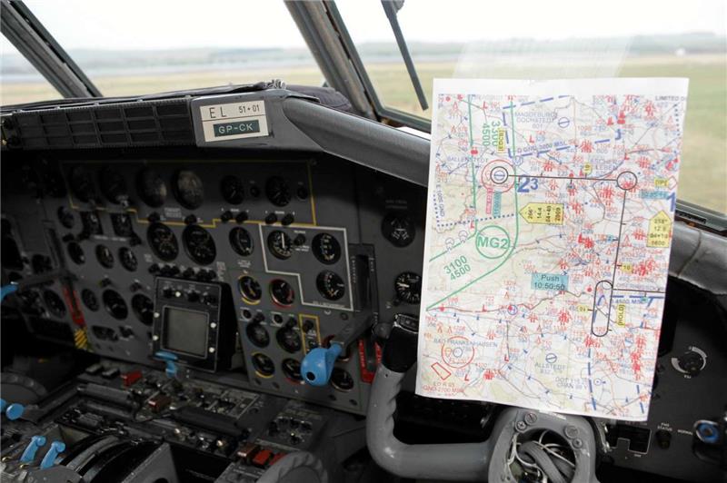 Das Cockpit befindet sich wie die „Silbernen Gams“ selbst im Originalzustand. Sogar die Karte vom letzten Flug ist noch vorhanden.
