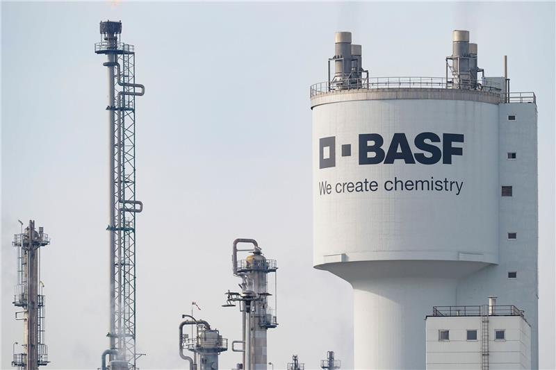 Konjunktur: Wie sich die maue Lage auf Unternehmen auswirkt Das Dax-Unternehmen BASF leidet unter der derzeitigen Konjunkturschwäche und vergleichsweise hohen Energiepreisen in Deutschland.