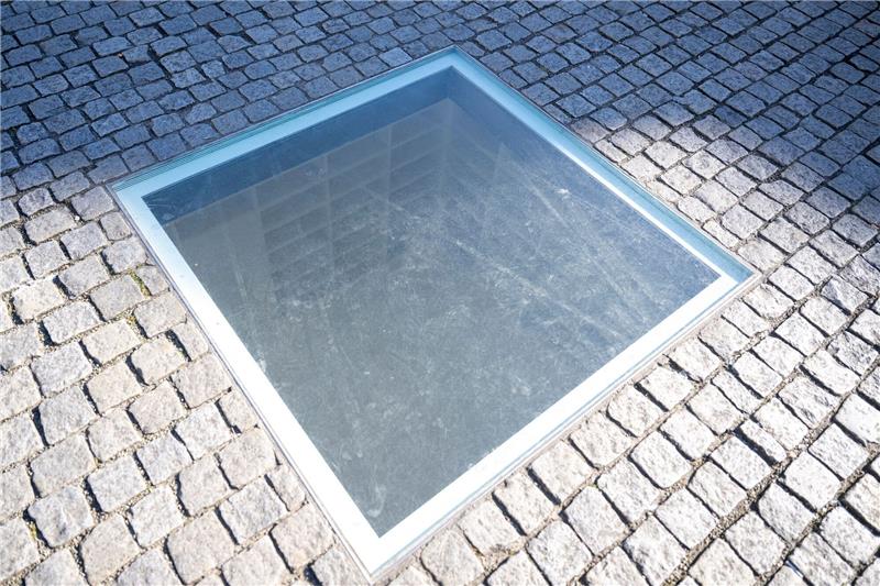 Vor 90 Jahren verbrennen Nazis Bücher in Berlin Das Denkmal zur Erinnerung an die Bücherverbrennung auf dem Bebelplatz in Berlin.