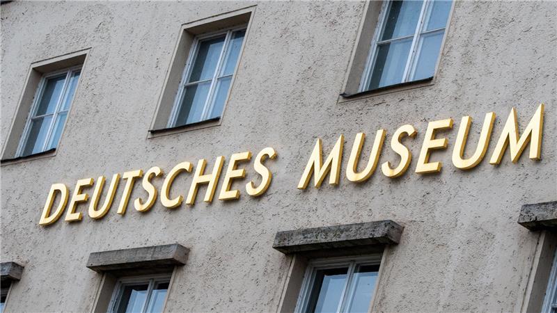 Insel des Wissens: Deutsches Museum wird 100 Das Deutsche Museum auf der Museumsinsel feiert 100. Geburtstag. (Archivbild)