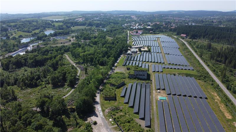 Das Drohnenfoto der Bürgerinitiative zeigt den Blick über Werk Tanne auf die Stadt Clausthal-Zellerfeld aus 120 Metern Höhe.