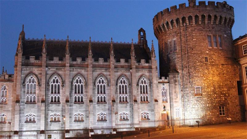 Irland übernimmt EU-Ratsvorsitz in stürmischer Zeit Das Dublin Castle: Hier feiern die Iren an diesem Mittwoch den Beginn ihrer EU-Ratspräsidentschaft. (Archivbild)