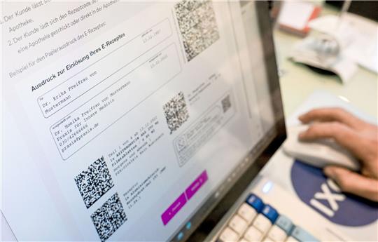 Das E-Rezept soll die rund 500 Millionen rosa Verschreibungen jährlich ersetzen.