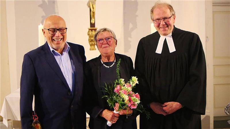 Acht „Trauungen to go“ in der St. Andreasberger Martinikirche Das Ehepaar Thale lässt sich von Pastor Wolfgang Thon-Breuker in der Martinikirche segnen.