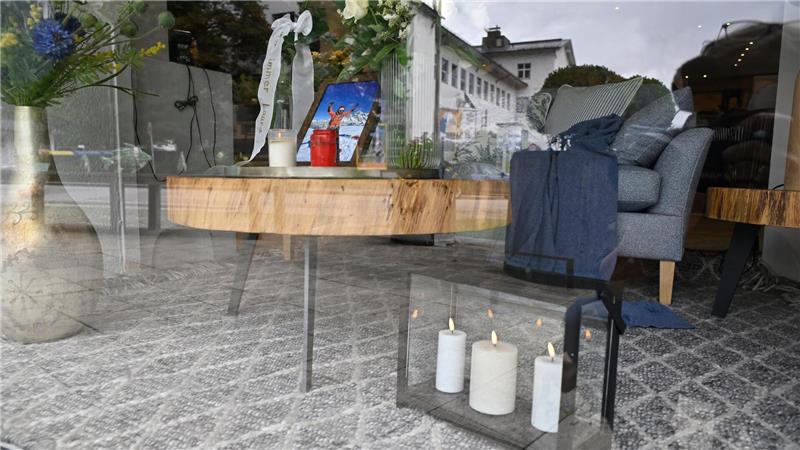 Das Einrichtungshaus der Familie ist zum Trauerort geworden. 