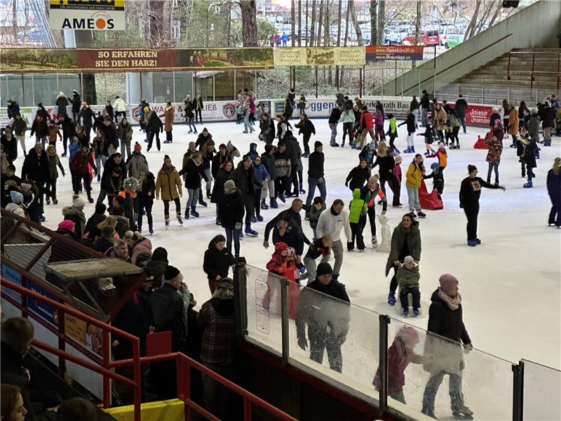 Braunlage: Eisstadion ist der Besuchermagnet Das Eisstadion ist derzeit so gut von Schlittschuläufern besucht, wie selten. Foto: Eggers
