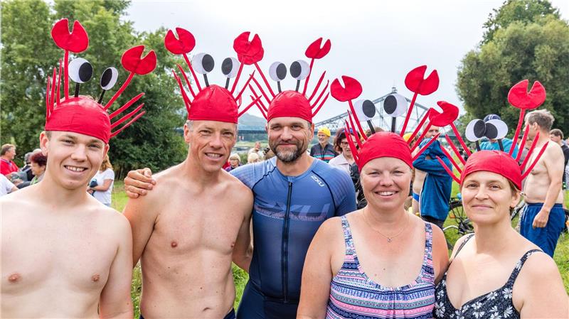Hunderte Teilnehmer beim Elbeschwimmen in Dresden Das Elbeschwimmen wird immer beliebter.