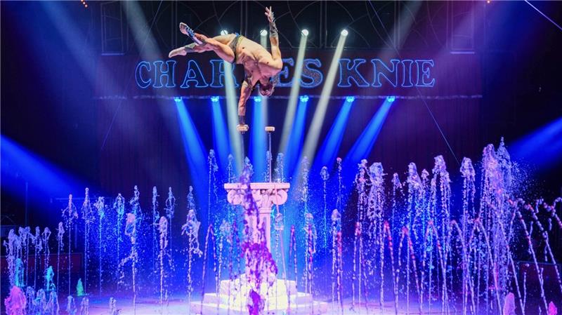 Das Element Wasser spielt in der neuen Show des Zirkus Charles Knie eine zentrale Rolle.