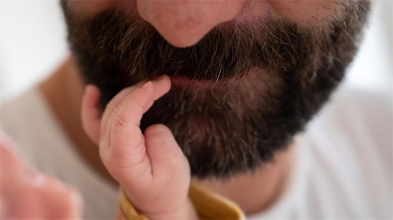 Das Elterngeld ist eine Leistung für Väter und Mütter während einer beruflichen Auszeit zur Kinderbetreuung. (Archivbild)