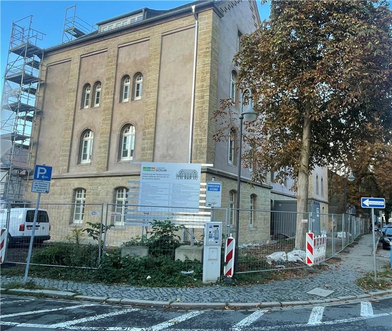 Welche ist die größte Schule im gesamten Landkreis Goslar? Das frühere Goslarer Stadtarchiv ist eine Baustelle. An der Zehntstraße soll ab Februar 2026 die Oberstufe des Ratsgymnasiums unterkommen.