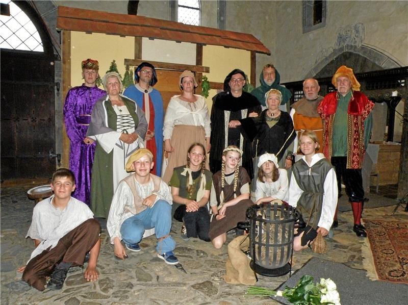 Das Ensemble des Altstadttheaters stellt sein Stück über Landmann vor. Foto: Habel