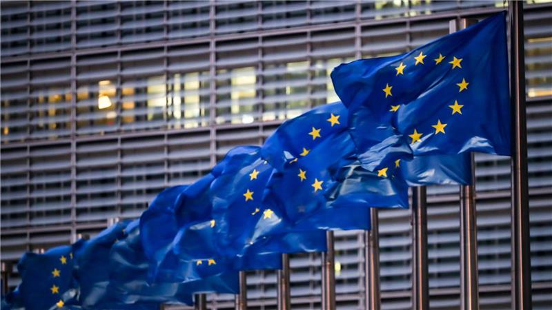 Umfrage: Deutsche wollen mehr Schutz von der EU Das Eurobarometer ist eine regelmäßige Meinungsumfrage der Europäischen Kommission