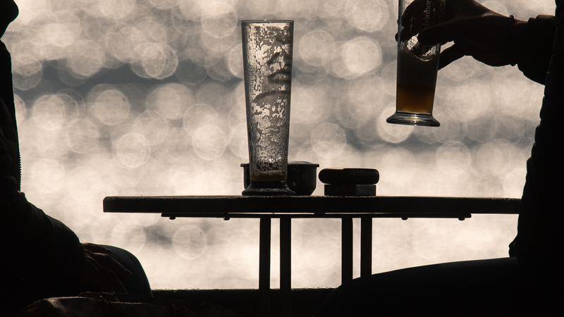 Das Feierabendbier ist sehr beliebt. Foto: Sebastian Gollnow/dpa