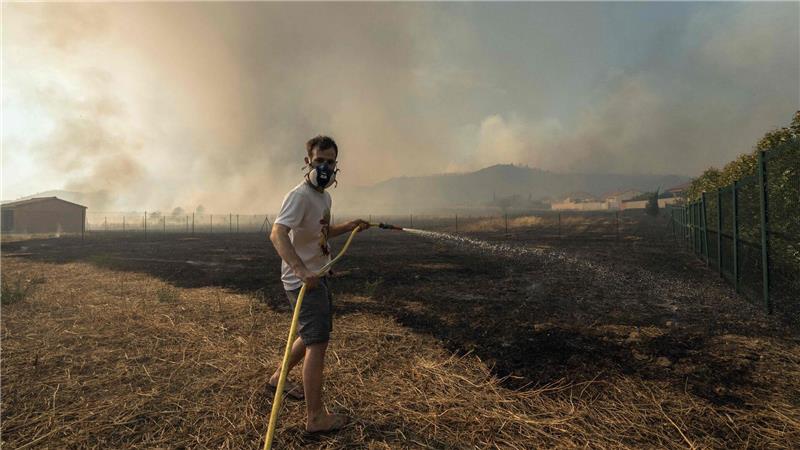 Das Feuer in Südfrankreich breitete sich rapide aus.