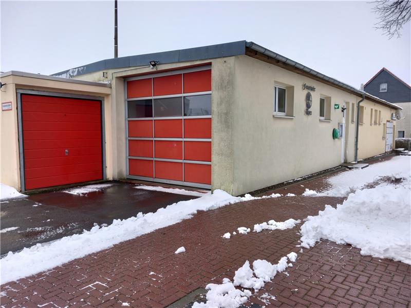 Das Feuerwehrhaus in Upen platzt aus allen Nähten. Der stetige Mitgliederzuwachs macht einen Ausbau nötig.  Fotos: Hohaus