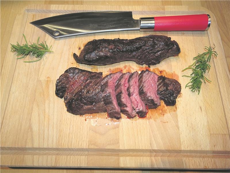 Das Fleisch des Onglet ist relativ grobfaserig, aber bei entsprechender Zubereitung sehr saftig. Fotos: Horn