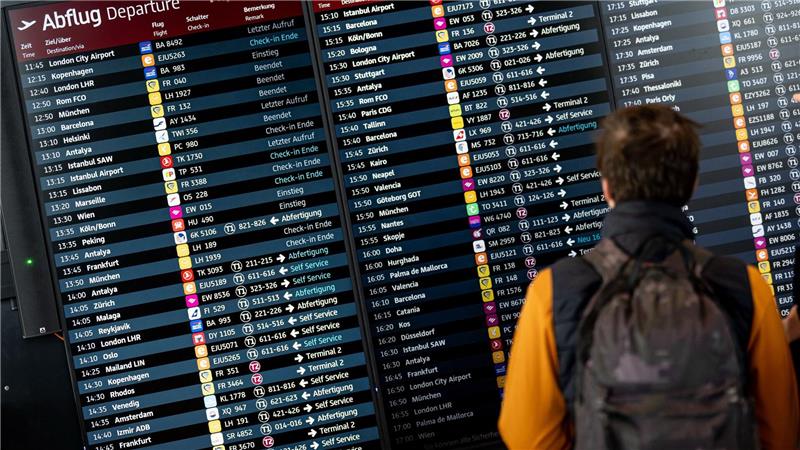 Deutsche Flug-Passagiere müssen mehr bezahlen Das Flugangebot aus Deutschland ist kleiner geworden.
